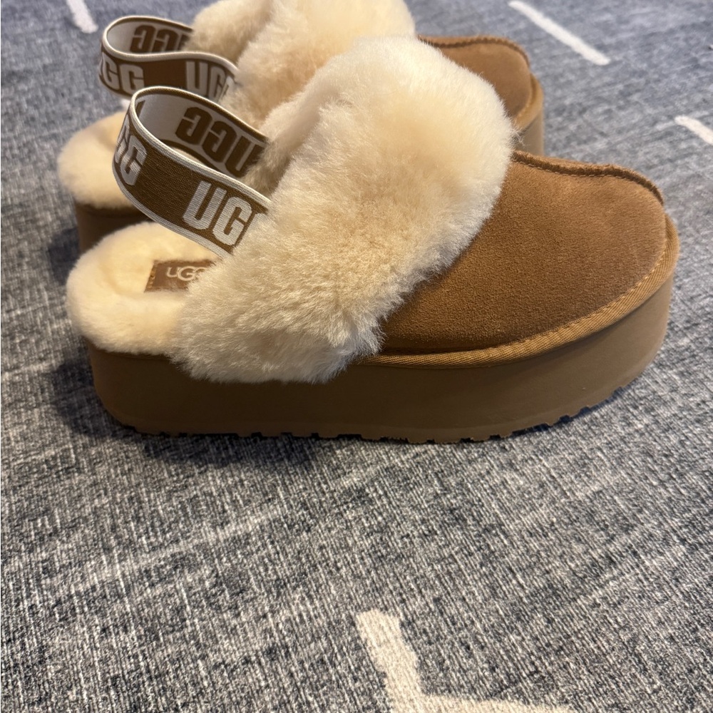 UGG Funkette Platform Slippers